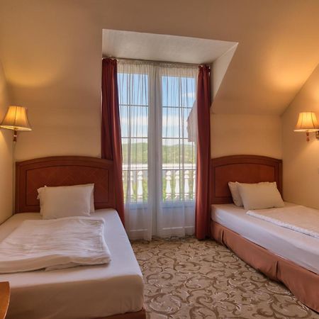 Hotel Bellevue Esztergom Exterior photo
