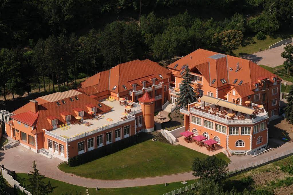 Hotel Bellevue Esztergom Exterior photo